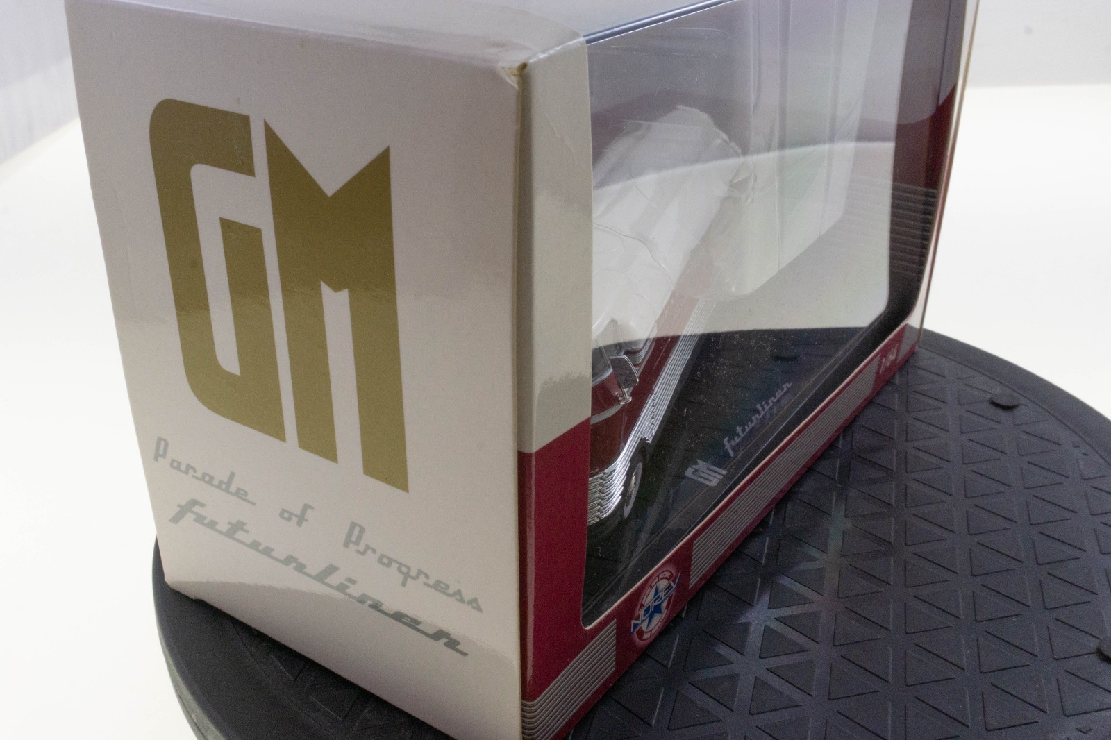 NOREV 1/64 GM Parade of Progress 1953 Futurliner Orig Box & Case 649300