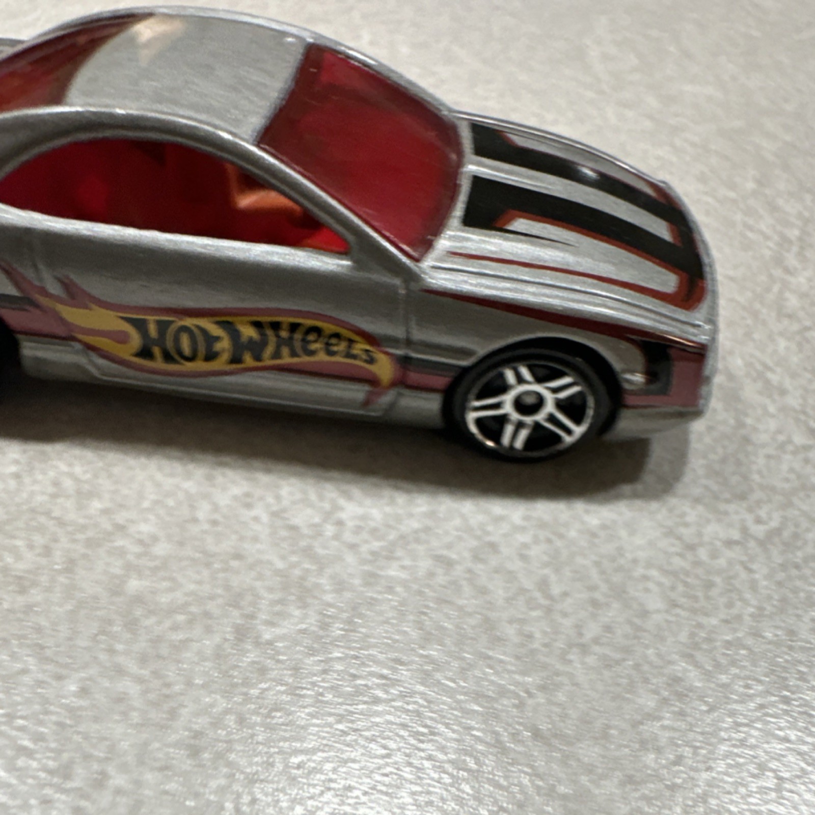 Hot Wheels 2000 1:64 Diecast Car Silver Black Red Model Collectible