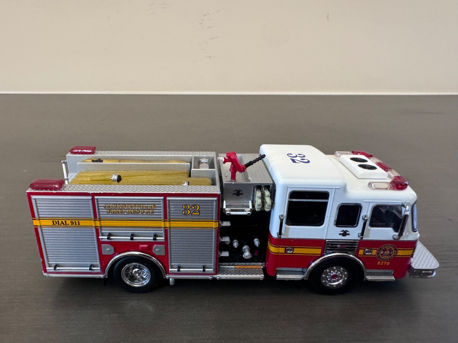 1/64 Code 3- American La France- ALF- Jacksonville FD- Engine 32