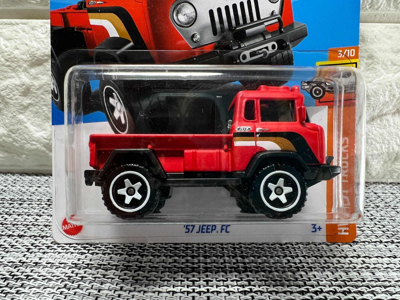 Hot Wheels HW Hot Trucks 3/10 ’57 Jeep FC 68/250 Red