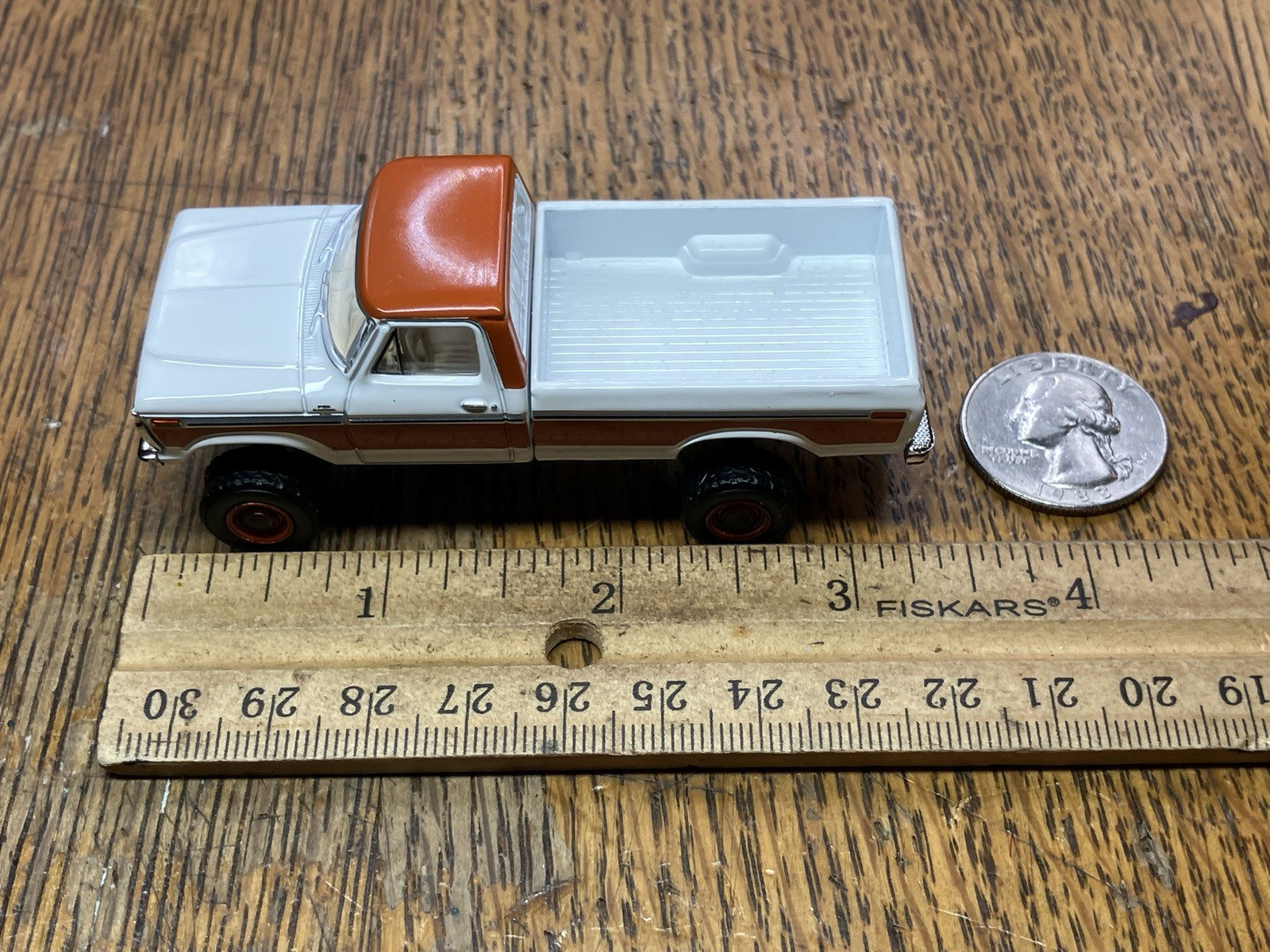 1977 Ford F-150 Ranger Explorer Lifted 4×4 Truck 1/64 Diecast Custom Greenlight