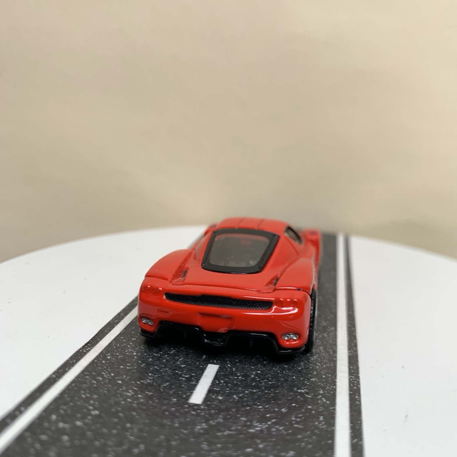 2005 Hot Wheels 100% Oil Can Showcase Series 2003 Ferrari Enzo Red 1:64 Scale NM