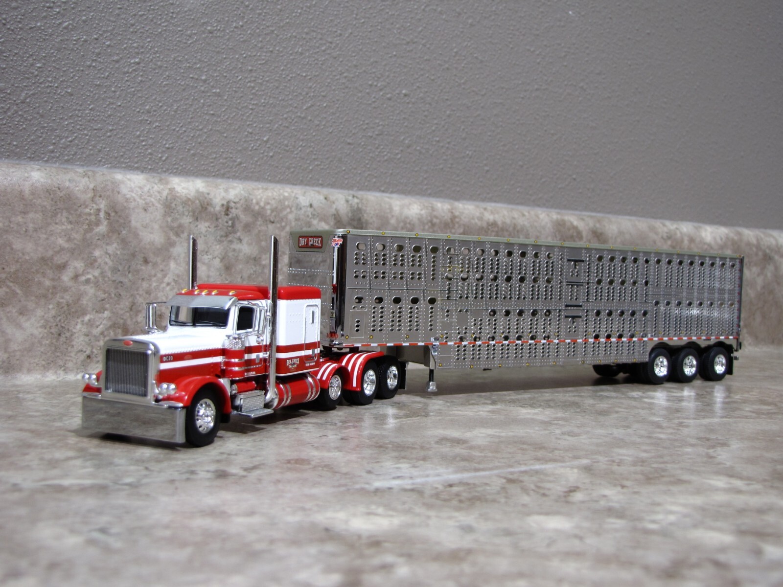 DCP 1/64 Dry Creek Red White Tri-Axle Peterbilt 389 Wilson Livestock 60-1050