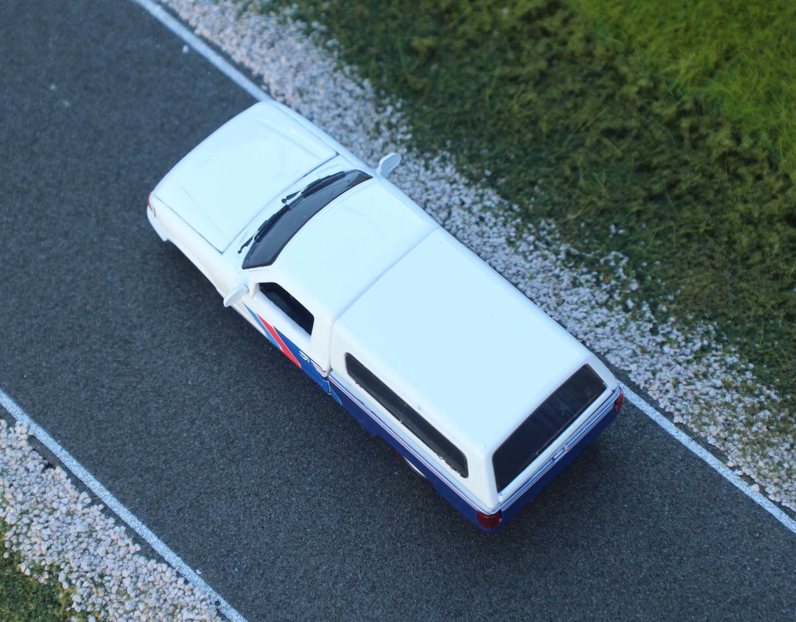 Castline 1/64 M2 Machines Custom 1995 Ford Ranger Mini Truck Topper Camper R109