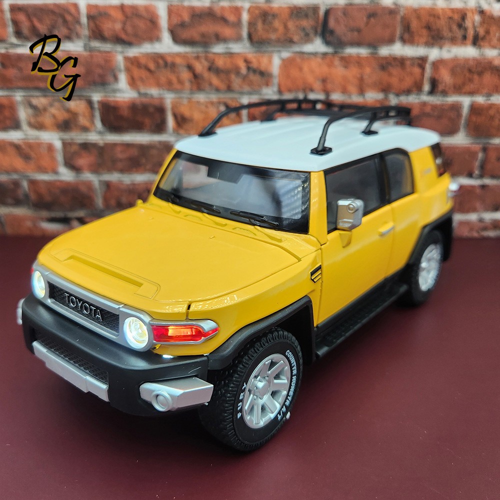 2007/2014 TOYOTA FJ Cruiser 1:24 Diecast – Officially Licensed – Yellow With Box
