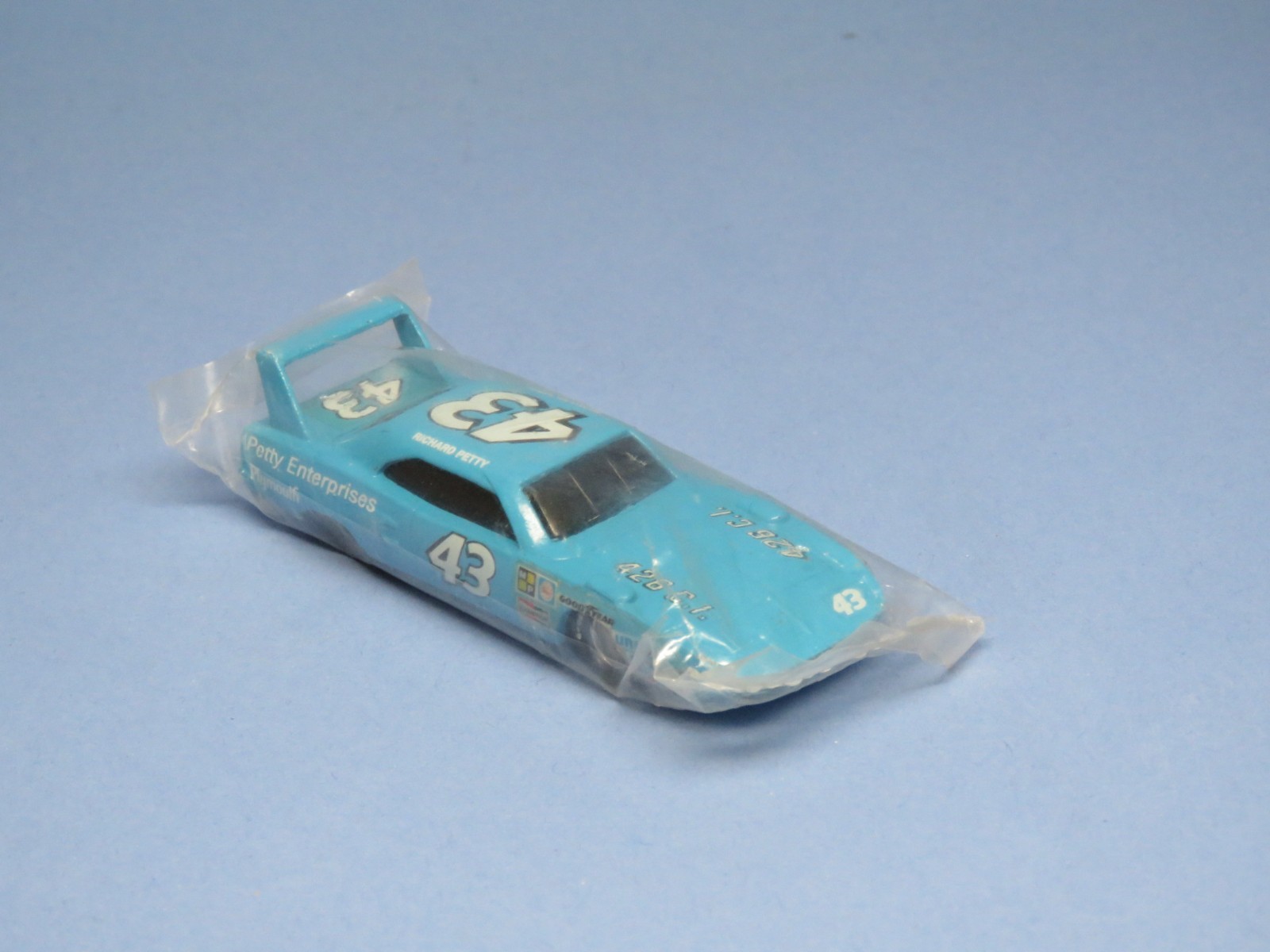 Richard Petty 1970 Plymouth Superbird Nascar 43 1:64 Diecast Sealed Plastic Bag