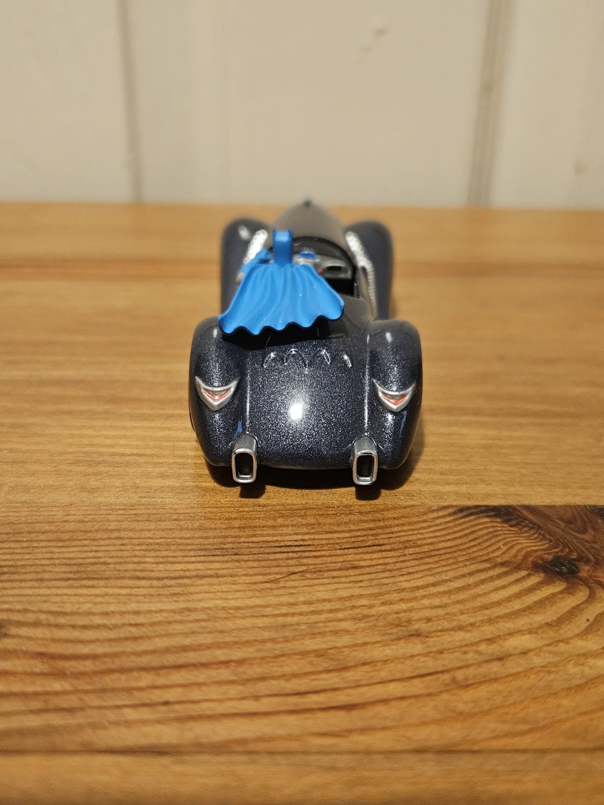 Corgi BATMAN: 1940’s DC Comics BATMOBILE ~ Model No. 77317 ~ Scale 1:43