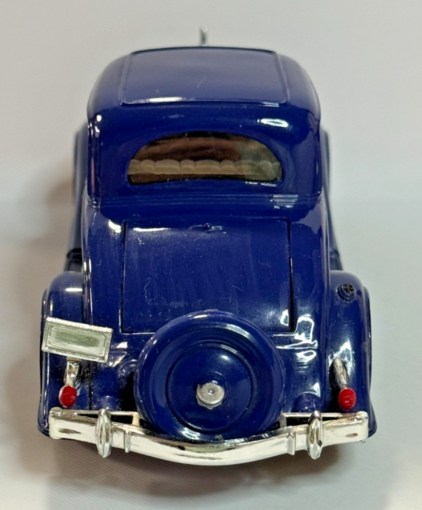 1933 Chevrolet Eagle Two Passenger Five Window Coupe Diecast Car Blue 1:32