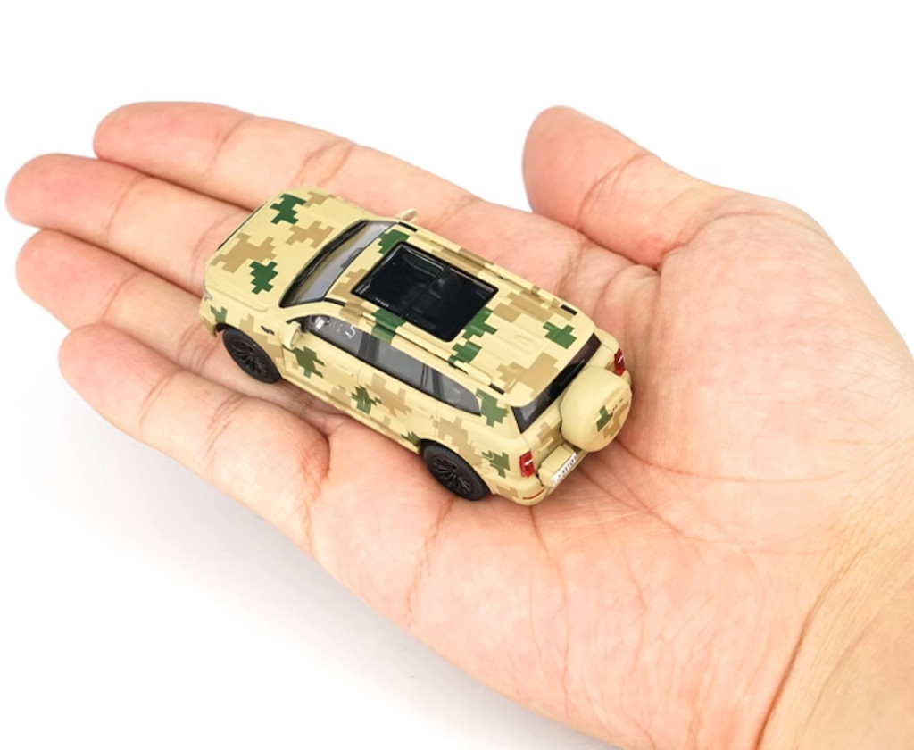 XCARTOYS 1:64 Camo Tank 500 Sports ORV City SUV Model Diecast Metal Car