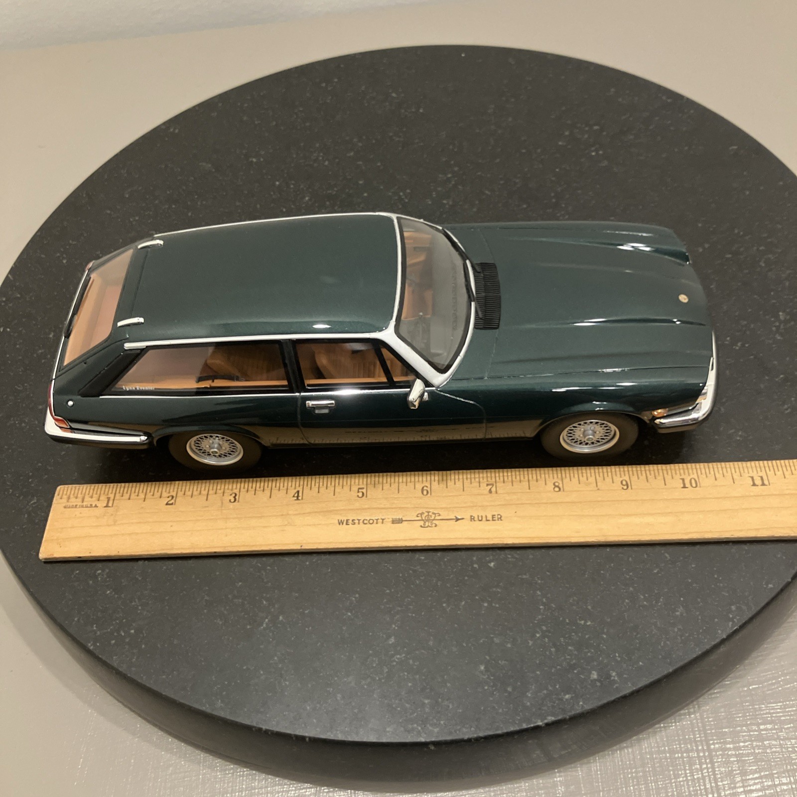 1:18 Scale GT Spirit 1983 Jaguar XJS Lynx Eventer Green