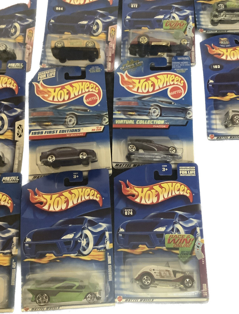 Hot Wheels Bundle – Set of 33 Assorted Cars – (PLEASE SEE PHOTOS) (9250618)