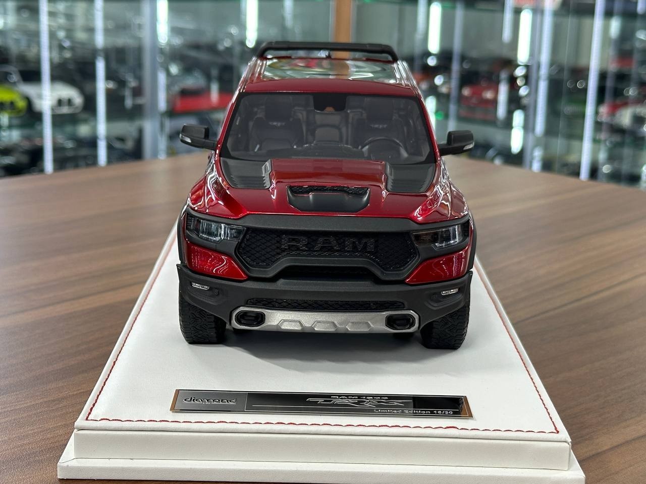 Dodge Ram TRX 1500 by Diamand Cherry Red – Ltd. Collector Car[1:18 Resin 70 pcs]