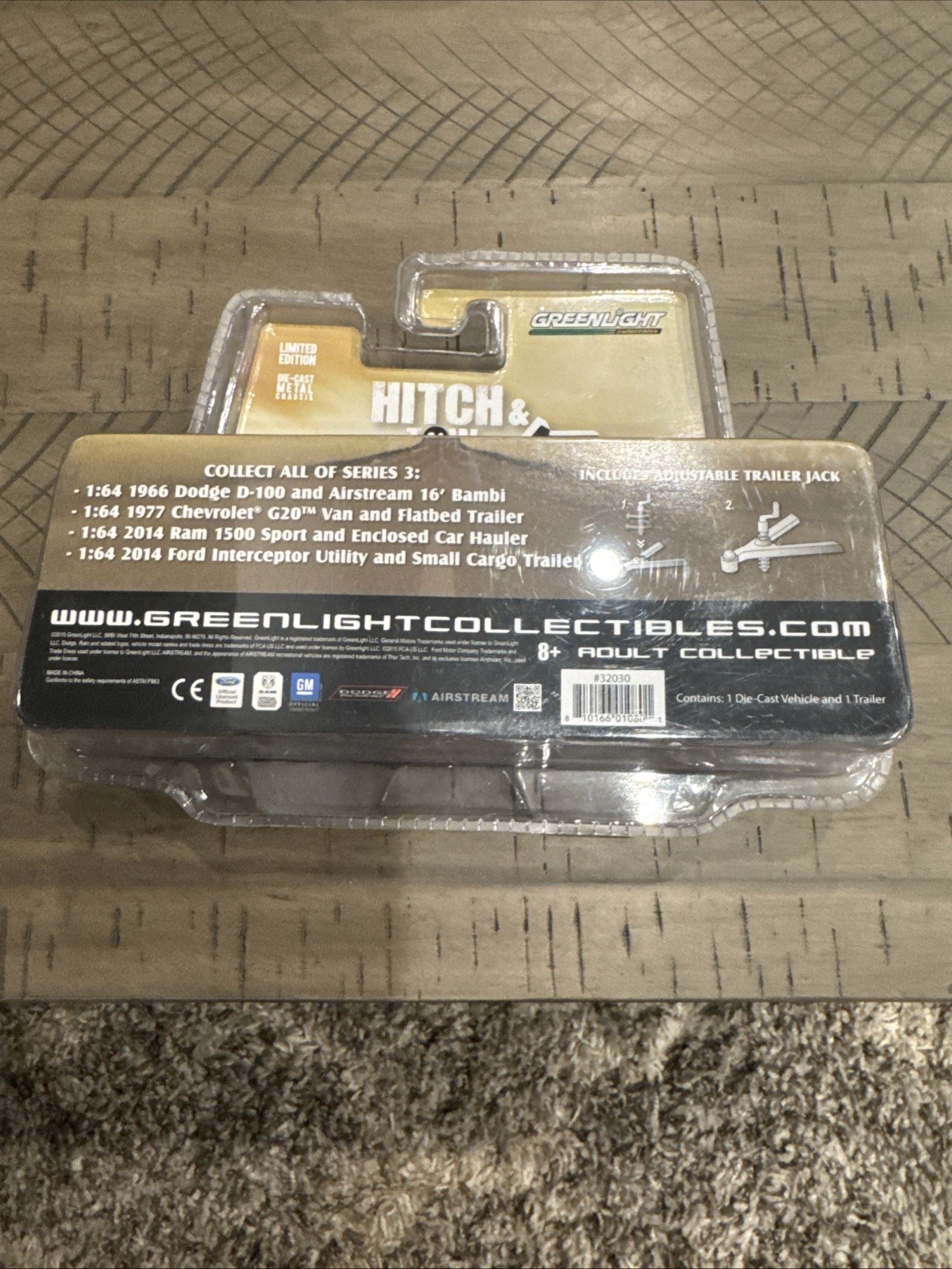 Greenlight Hitch & Tow “2014 Ram 1500 Sport & Enclosed Car Hauler” 1:64 1090