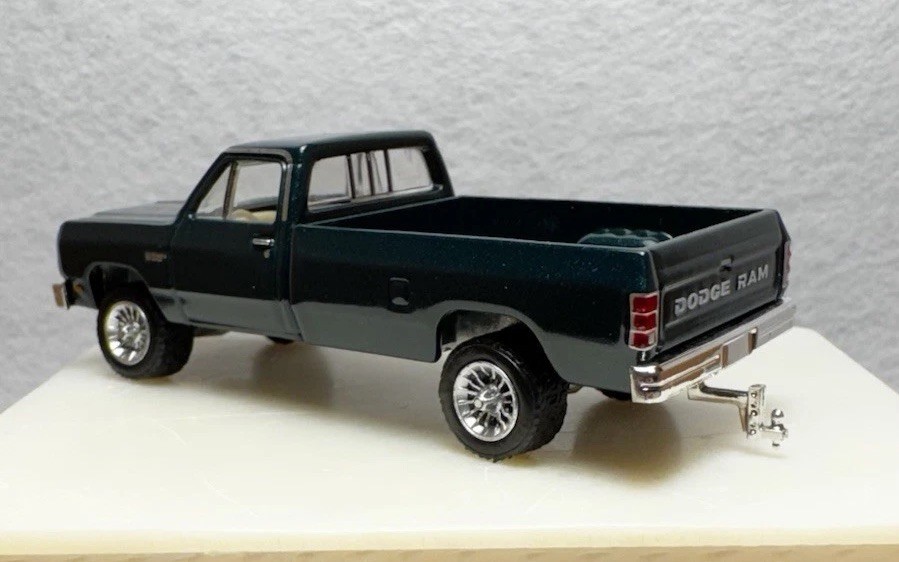 Greenlight 1982 Dodge Ram W250 GREEN 1:64