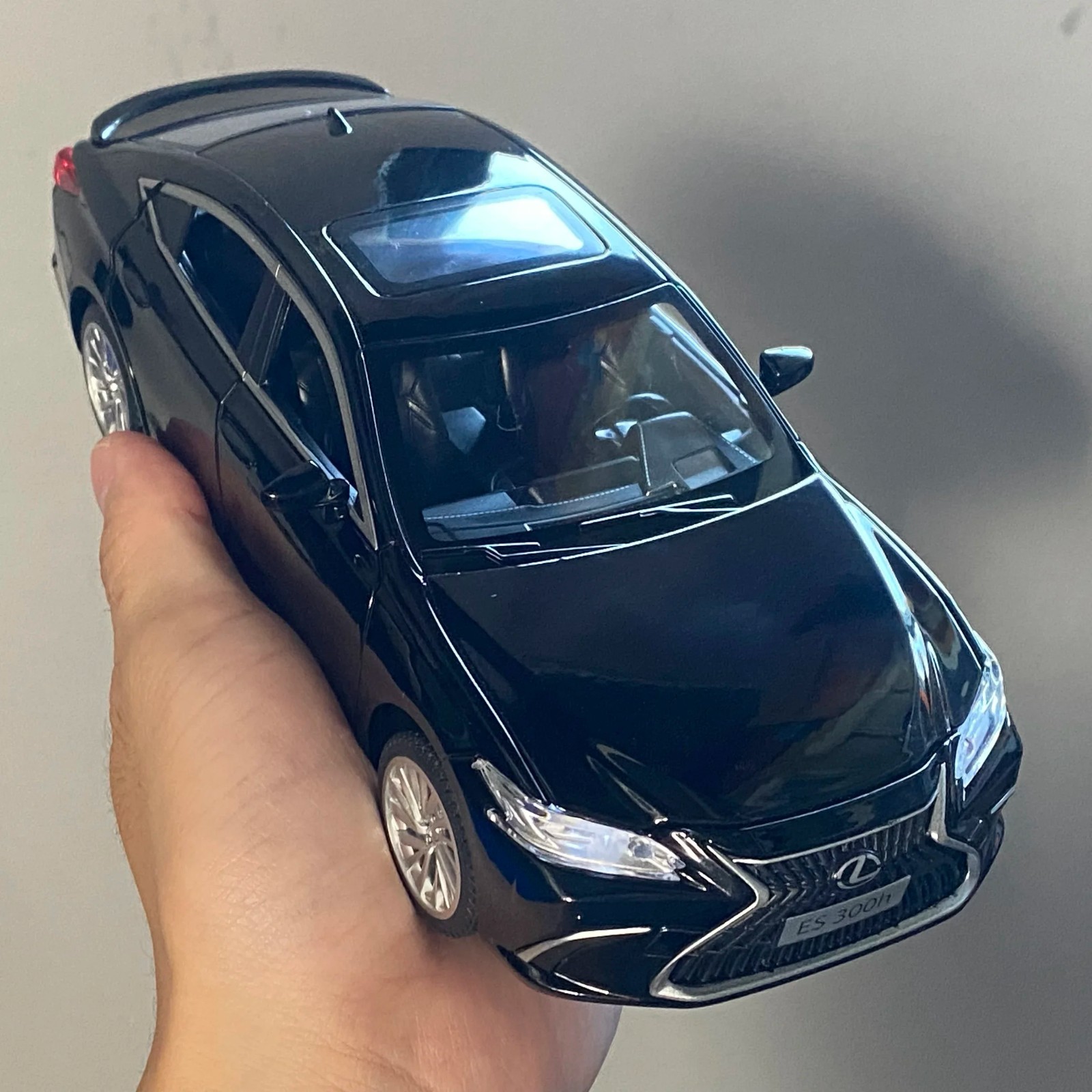 1:24 Lexus ES300 ES300h Alloy Diecast Car Model Sound Light Kid’s Collectibles
