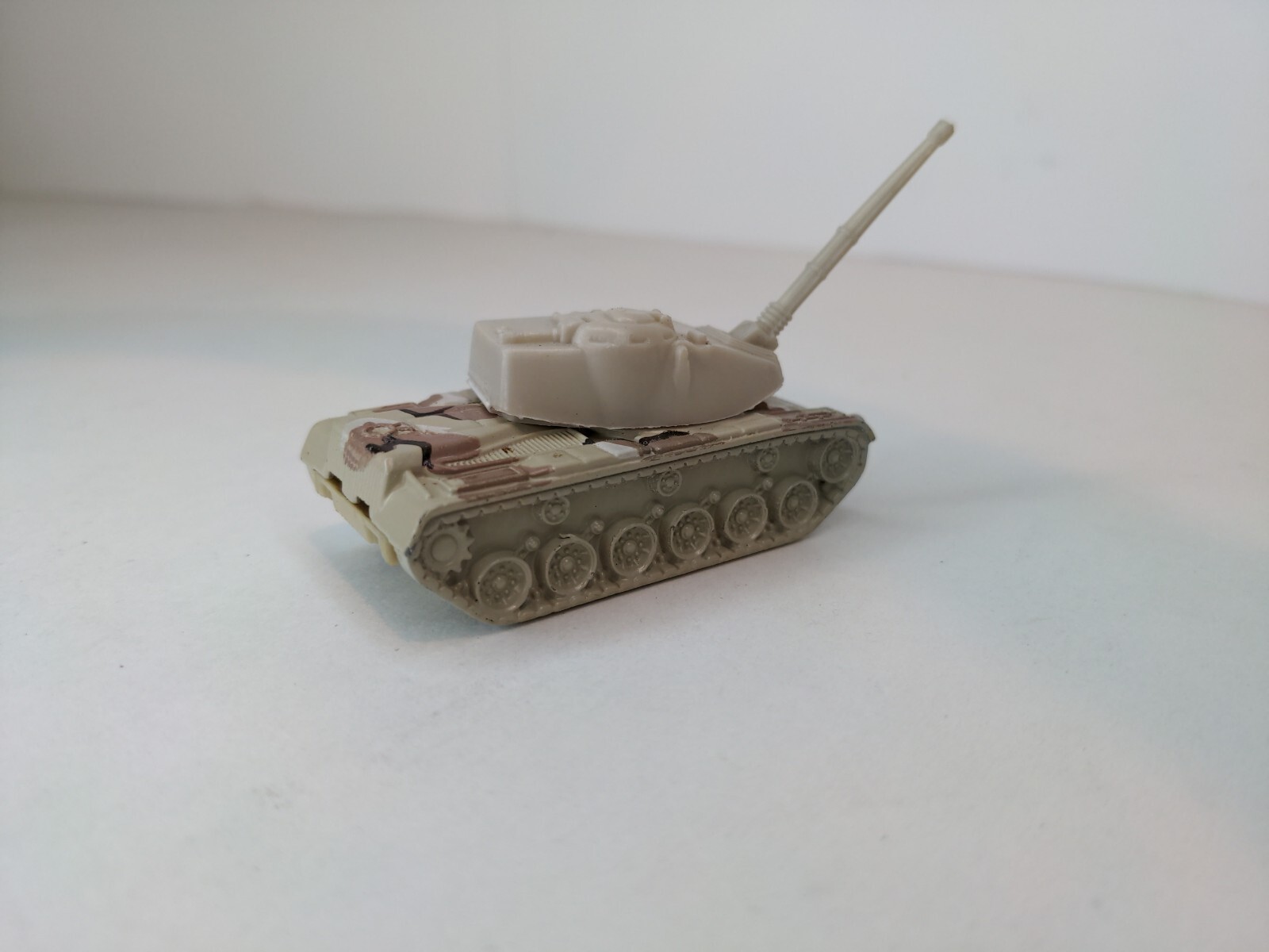 1974 HOT WHEELS-1/64 Diecast Tan/Desert US Camo Military Tank-Malaysia