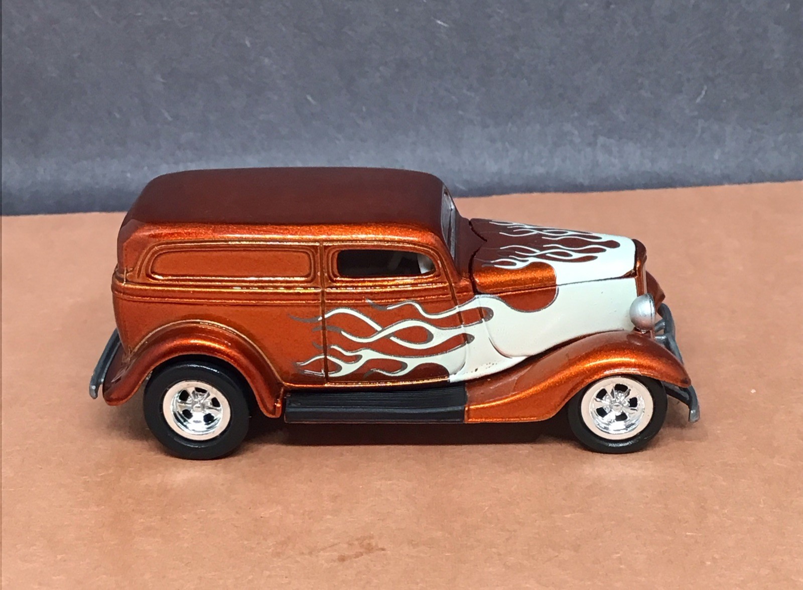1933 ’33 FORD DELIVERY VINTAGE HOT ROD LIMITED EDITION 1/64 SCALE ORANGE FLAMED