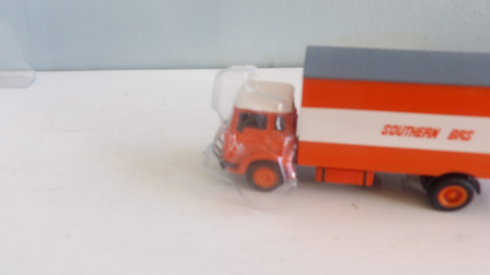 EFE 22901 SOUTHERN BRITISH ROAD SERVICE BEDFIRD TK 2 AXLE SHORT RIGID BOXVAN