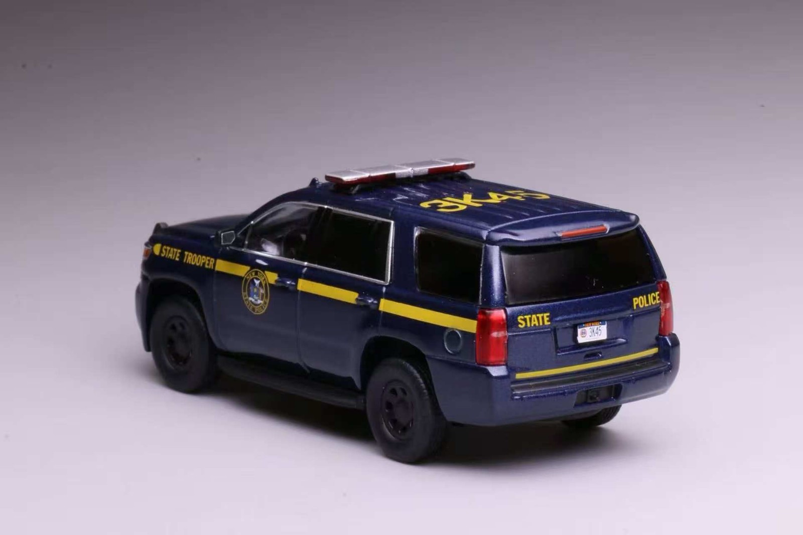 596 1: 64 Chevrolet Tahoe NYSP/CHP State Police car Diecast Collect Car