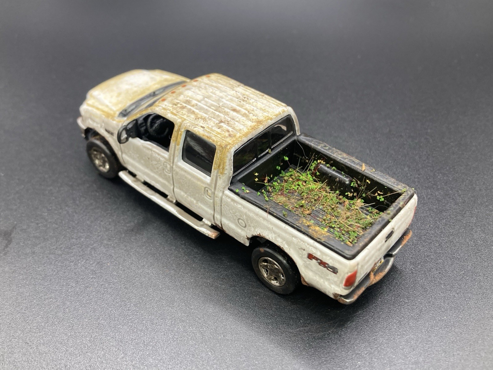 2004 Ford F-250 Weathered Rusty 1/64 Diecast Custom Super Duty 4×4 Pickup Truck