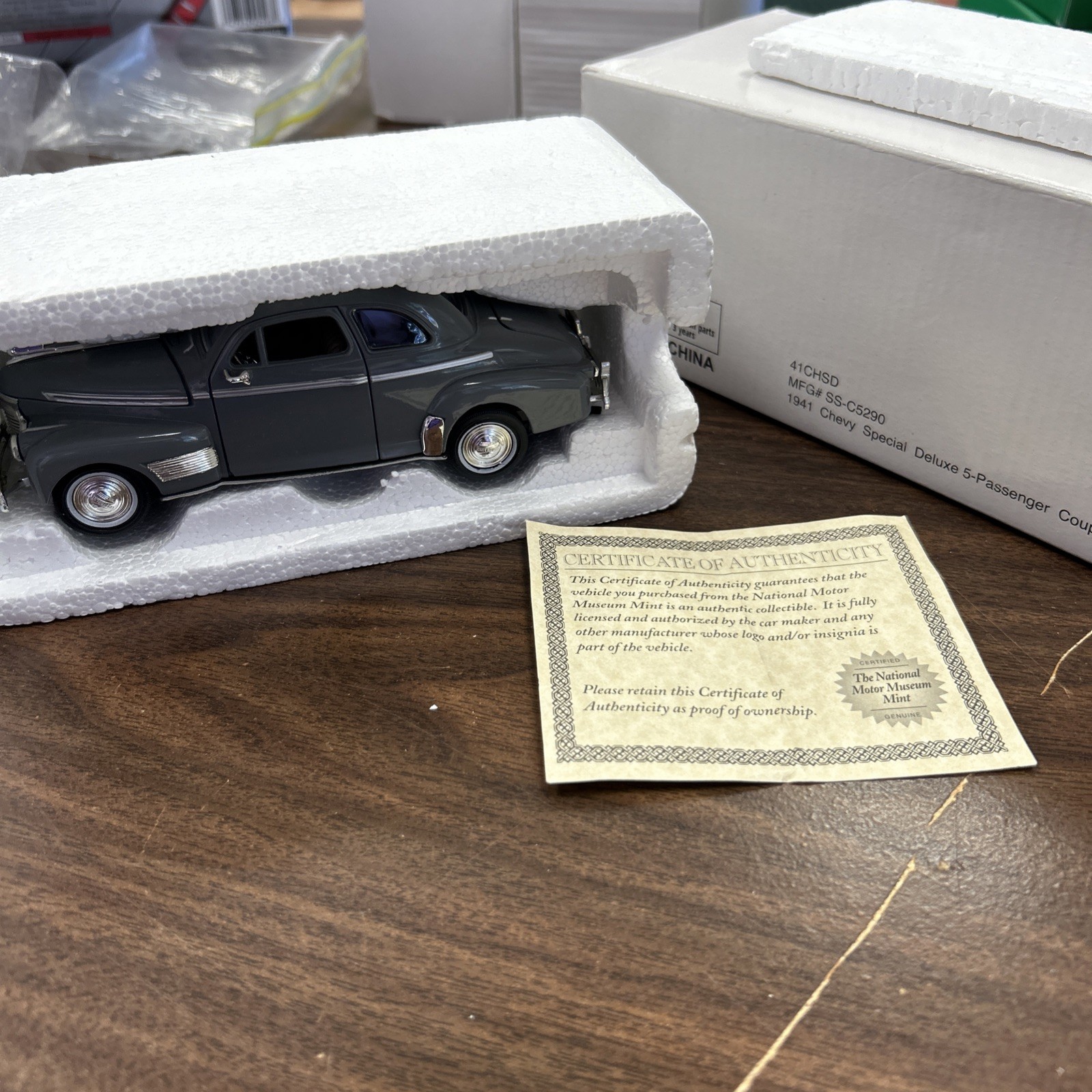 1/32 Diecast 1941 Chevrolet Deluxe 5-Passenger Coup New In Box