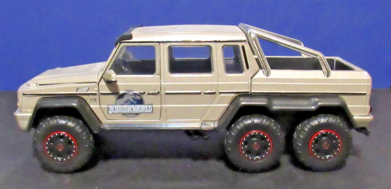 Mercedes-Benz G63 AMG 6×6 in 1/24 Scale Diecast by Jada