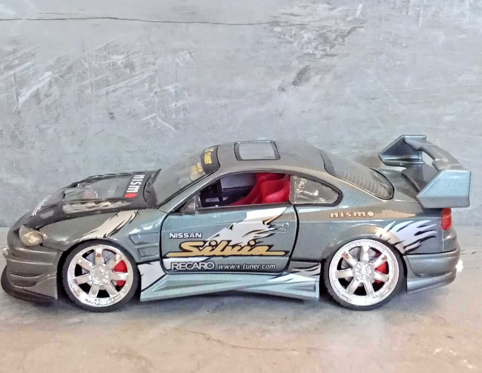 Nissan Silvia S15 1:24 Silver Hard Top w/ Sunroof & Lights Diecast Boley Xtuner