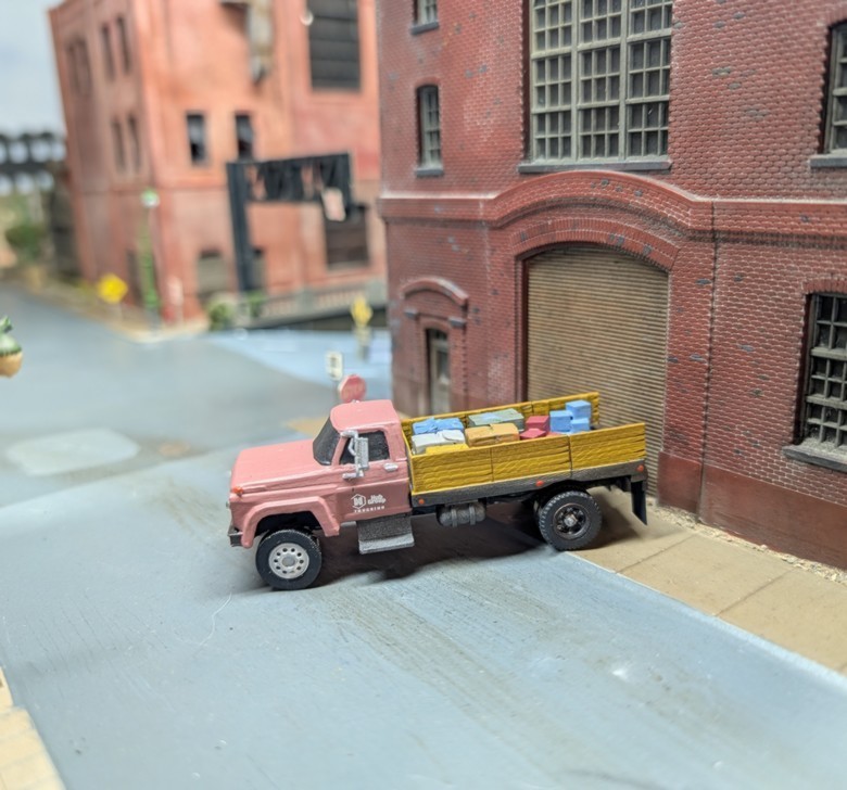 Custom Built 1/87 HO Scale 1970s Ford F600 Flatbed Delivery Truck