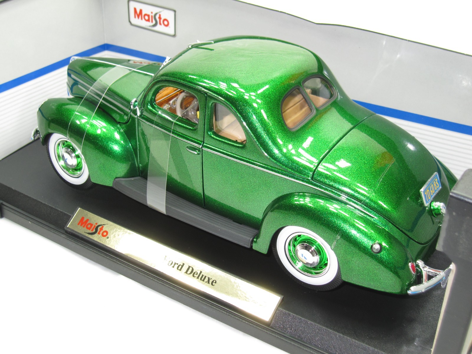 1939 FORD DELUXE V8 FLAT HEAD METALLIC GREEN NIB
