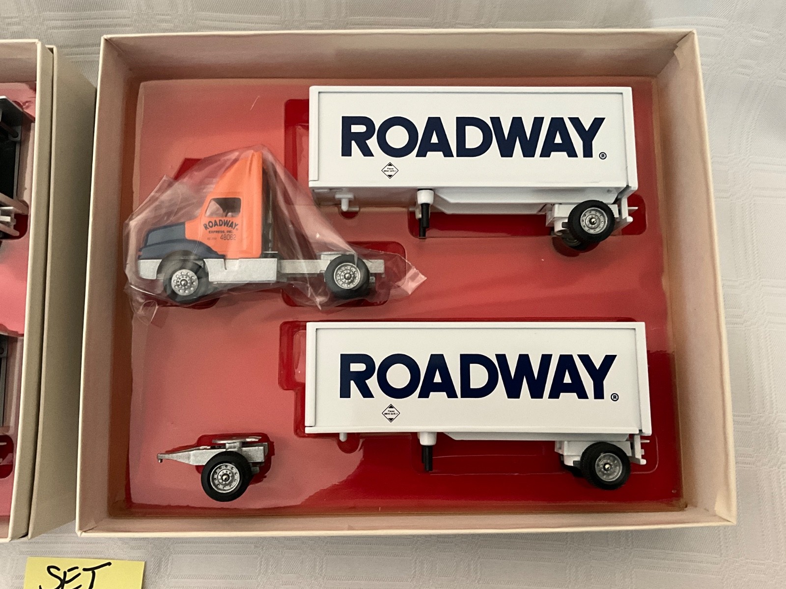 Winross Roadway Express Double Trailers 1:64 Diecast Semi Truck Set NOS (Set C)