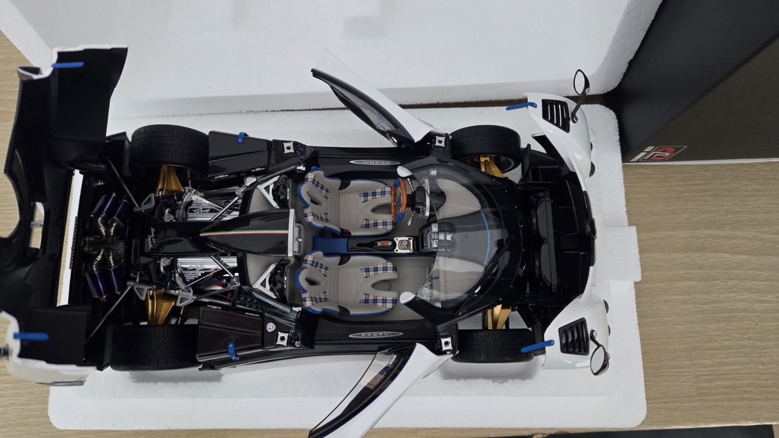 1/18 LCD Pagani ZONDA HP Barchetta White in MINT Condition.