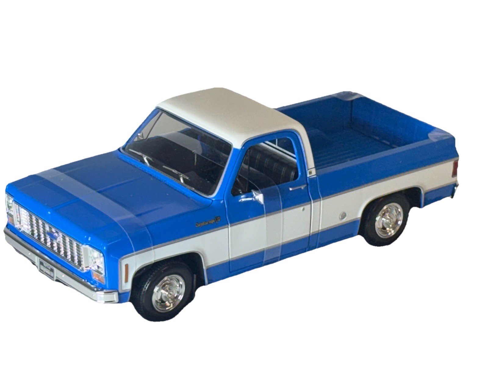 1974 Chevrolet C10 Cheyenne Super 1:18 Maisto Exclusive Style Special Edition