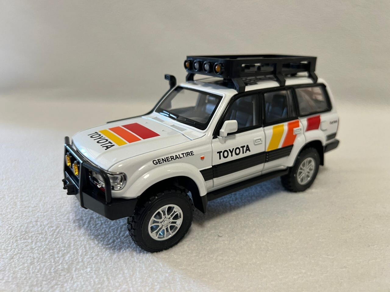 1:24 Toyota Land Cruiser LC80 Car Model Alloy Diecast Vehicle Gift Sound Light