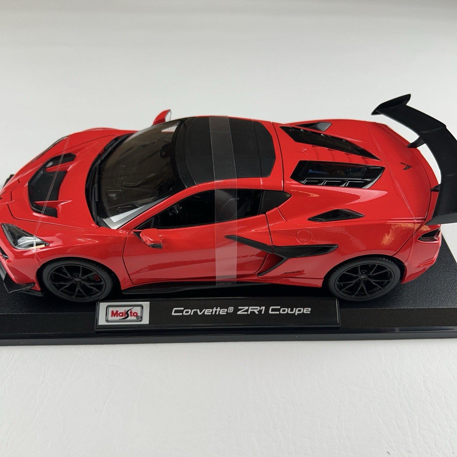 Chevrolet Corvette ZR1 Coupe Maisto 1:18 Special Edition Red Diecast Model Car