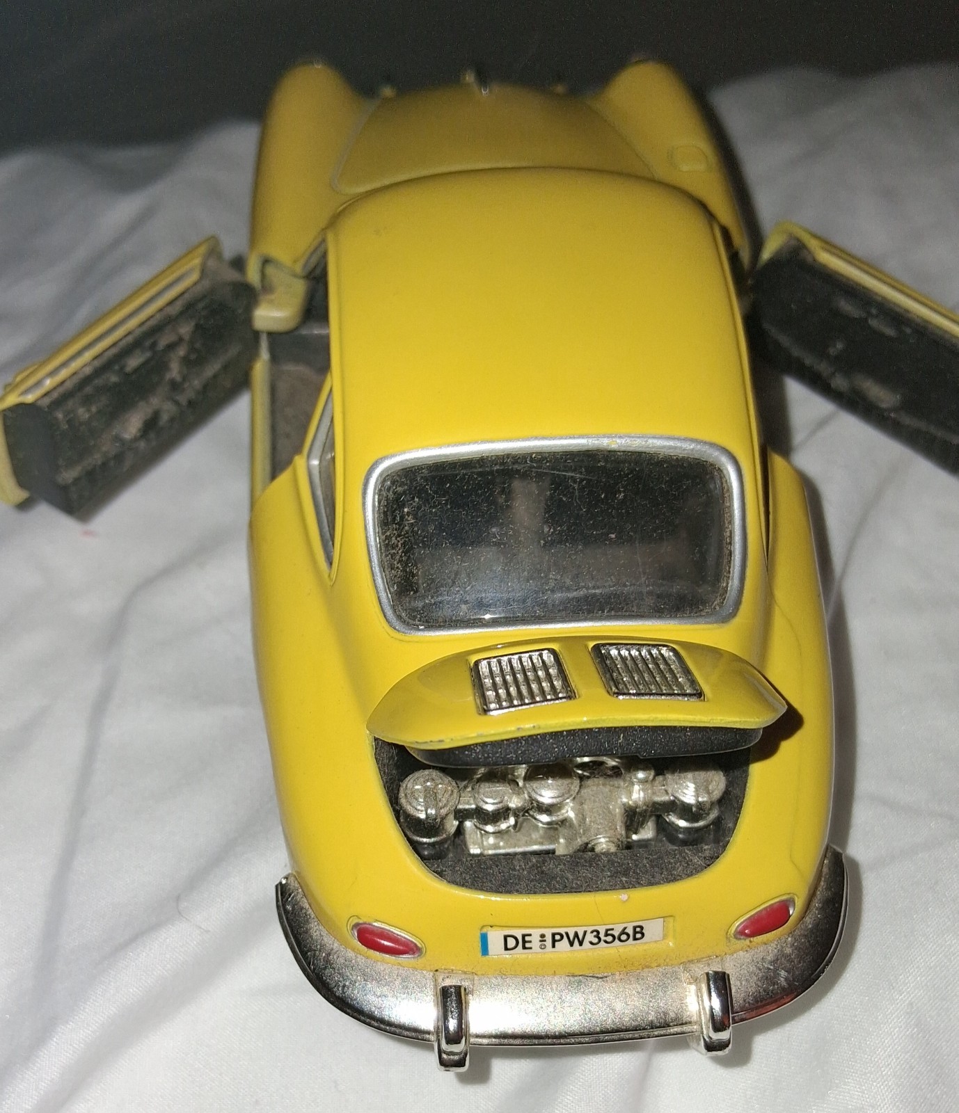 1:24 Scale PORSCHE 356 B COUPE 1961 Yellow Used Without Box Comes With Stand