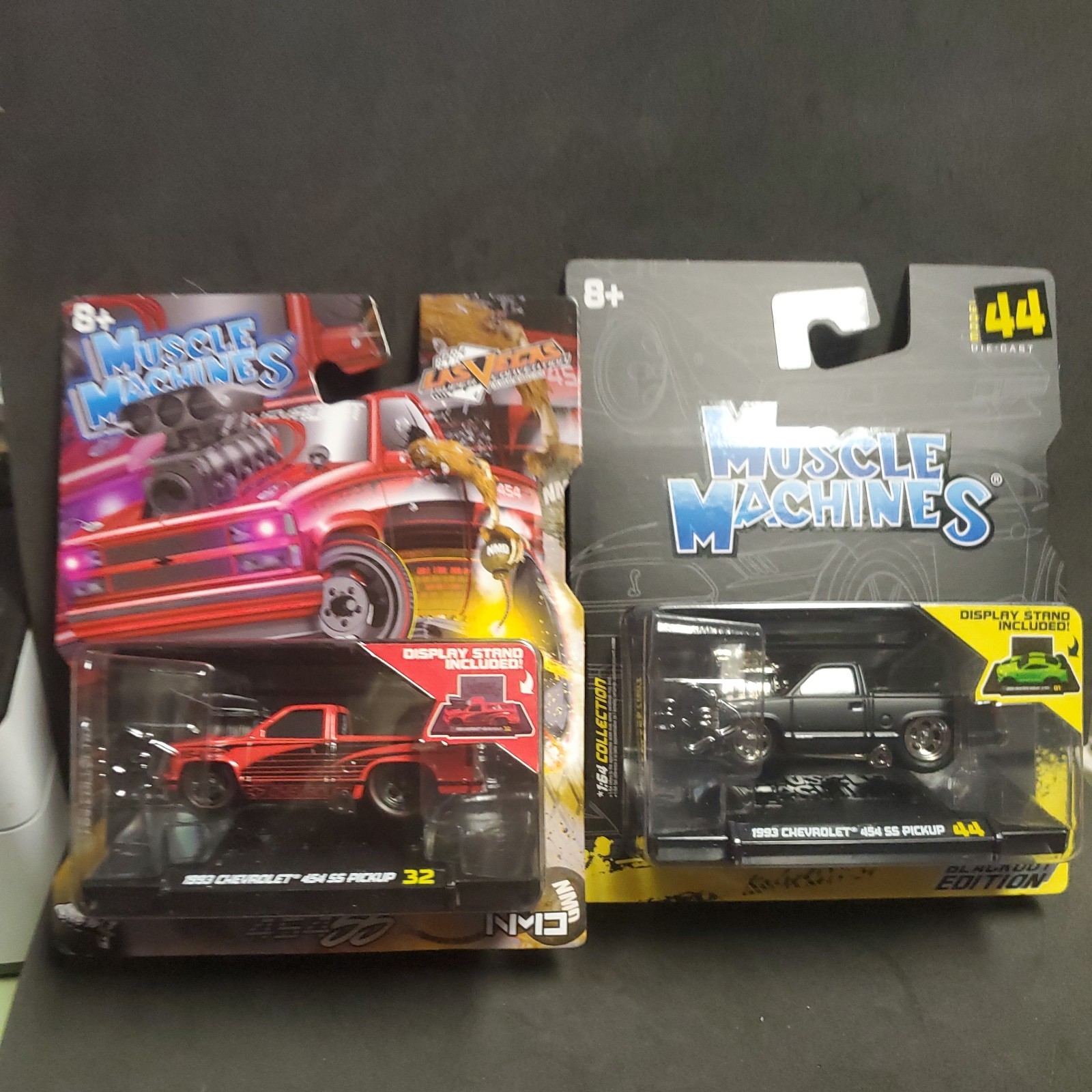 Muscle Machines 1993 Chevrolet 454 SS Pickup pair (2)