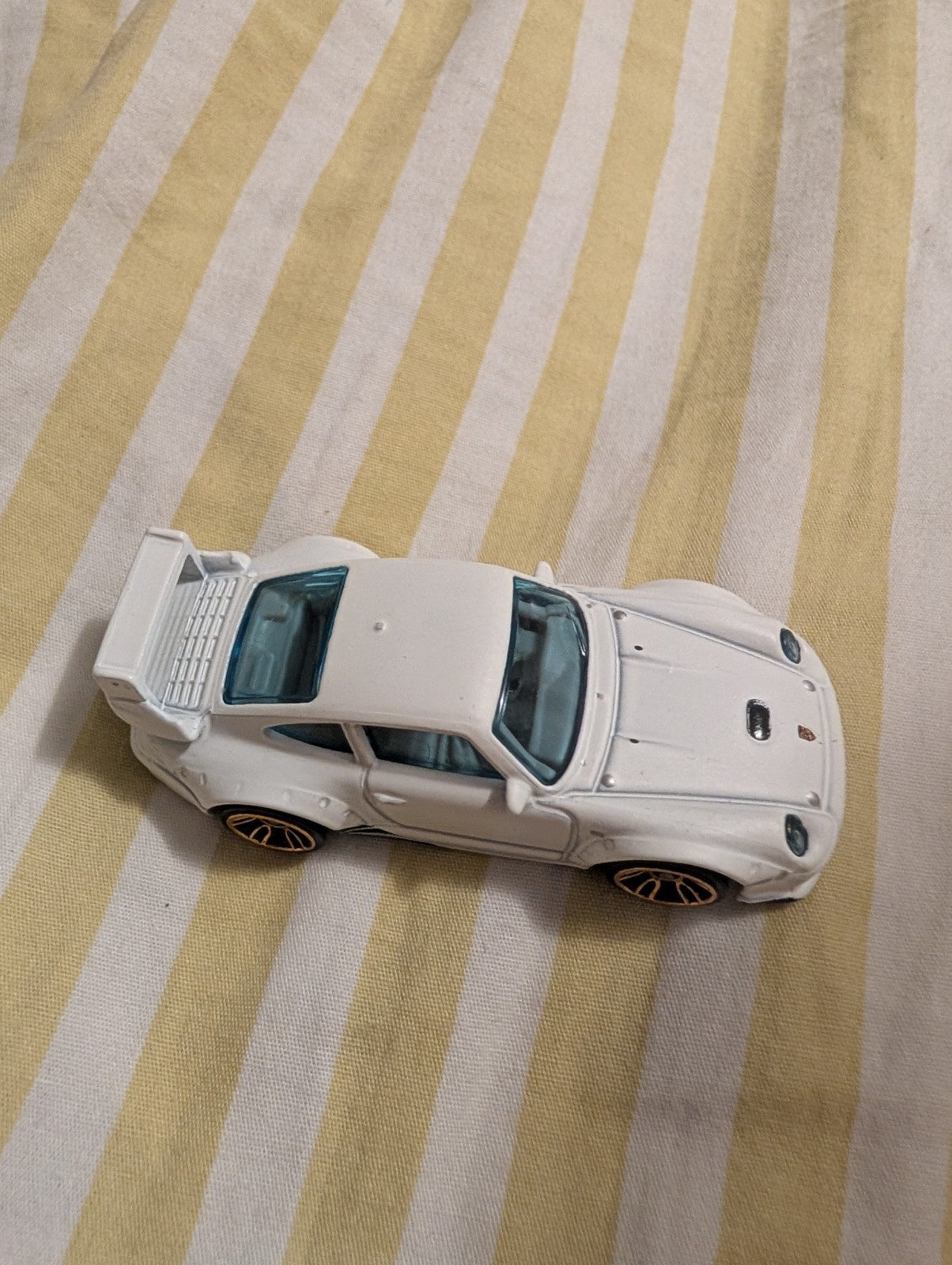 2014 Hot Wheels #27 Porsche 993 GT2 White 101A