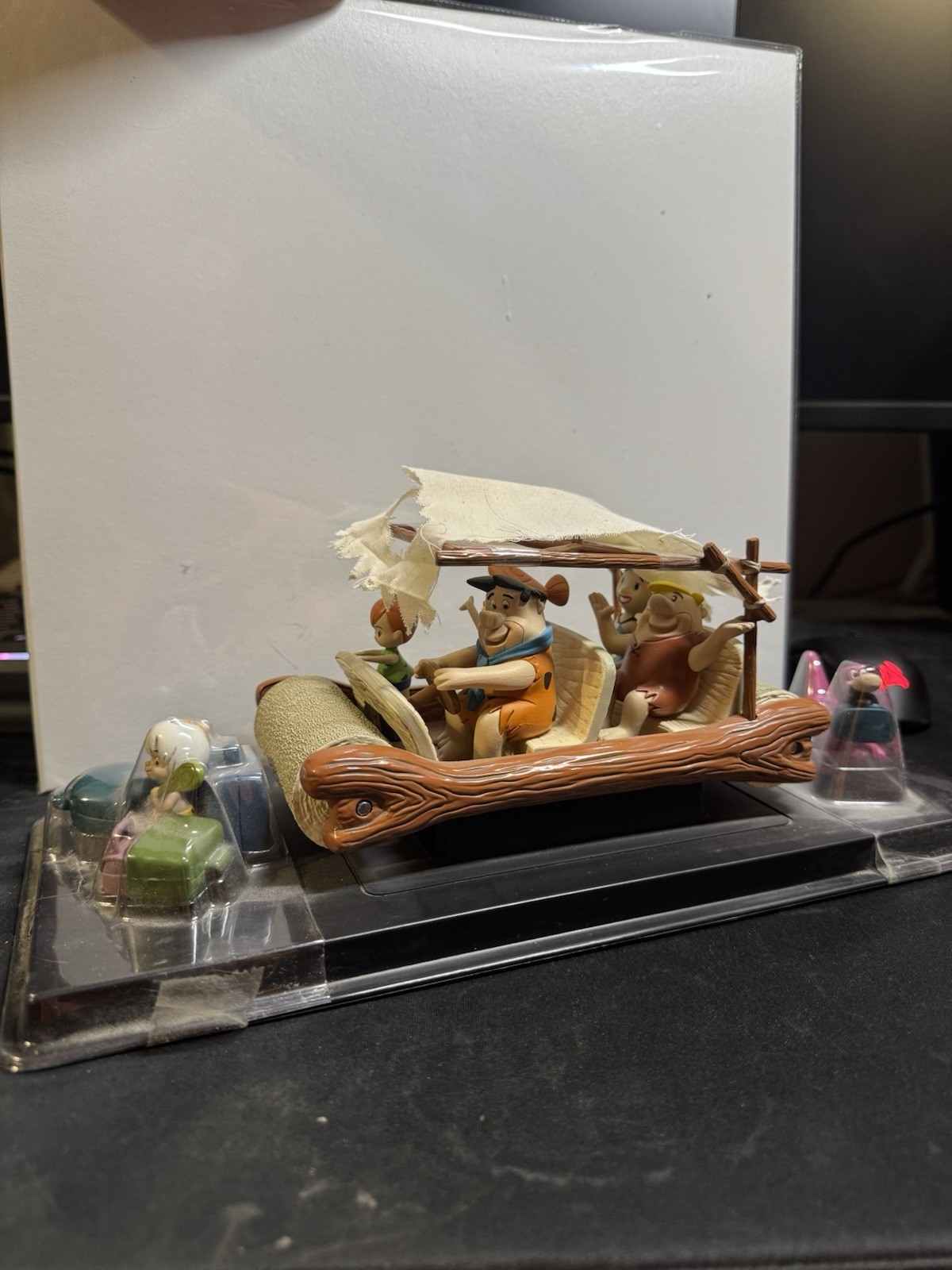 FLINTSTONES THE FLINTMOBILE 1:18 DIECAST METAL By ‘JOYRIDE’ – No Box