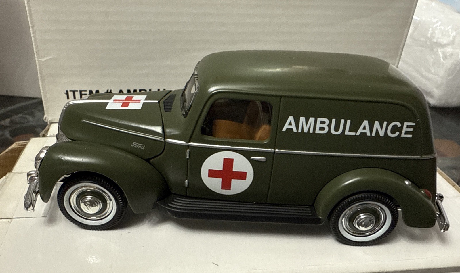 National Motor Museum Mint ~ 1940’s Van AMBULANCE ~ 1:32 Diecast – NEW IN BOX