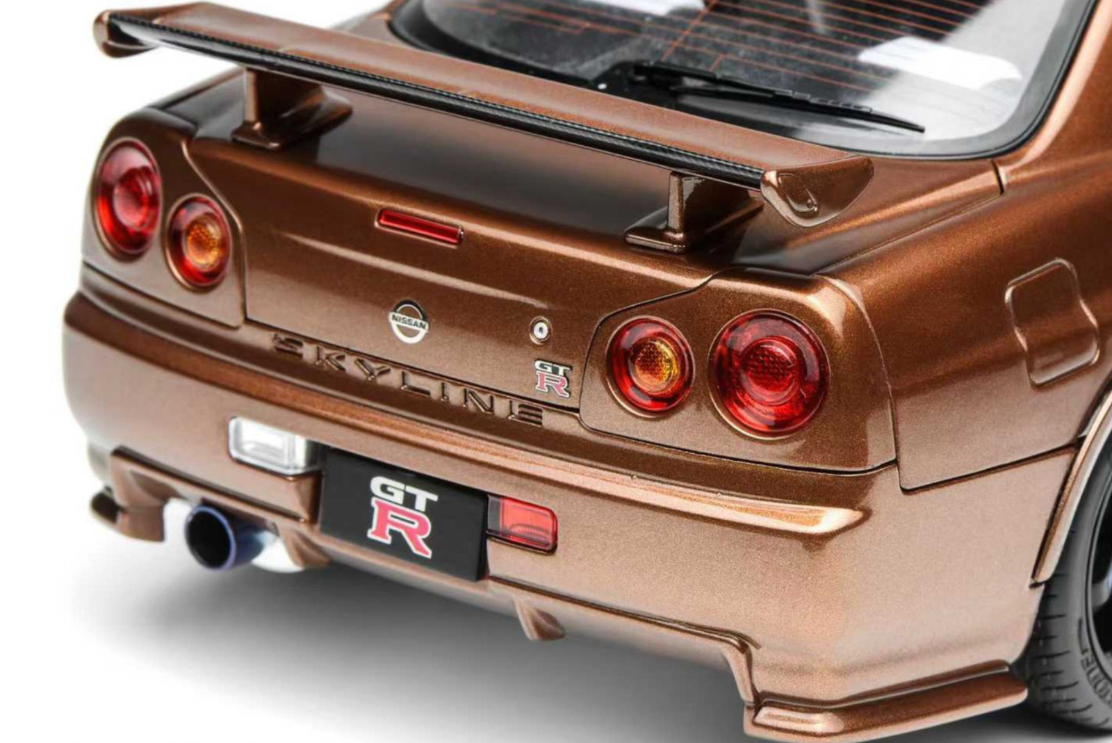 1/18 Motorhelix Nissan Skyline GT-R R34 in Metallic Bronze