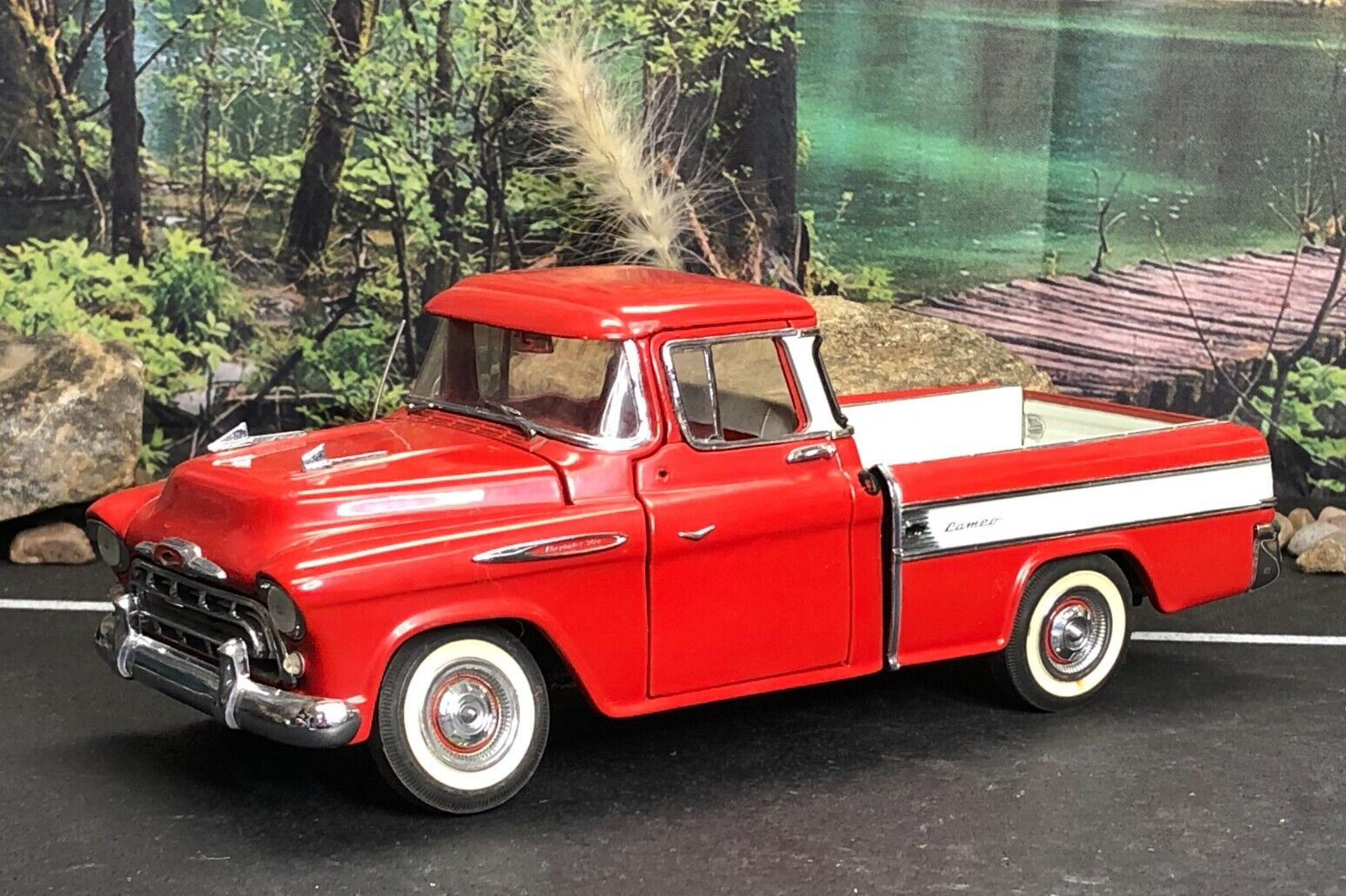 Imperfect 1:24 Diecast Danbury Mint RED 1957 CHEVROLET CAMEO PICKUP No Box AS-IS