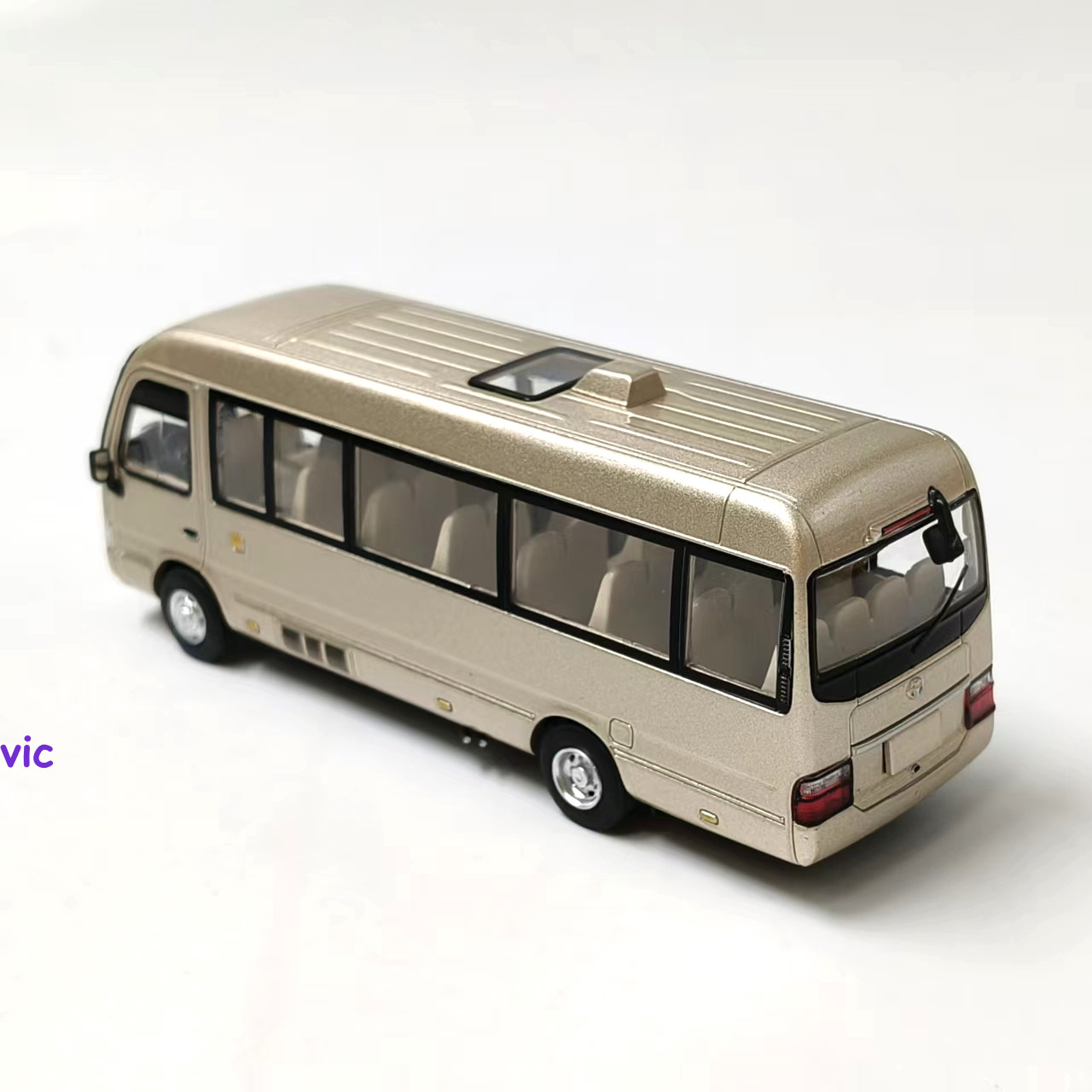 1/64 Scale Coaster 2013 Minibus Alloy Diecast Model – Collectible Car Ornament
