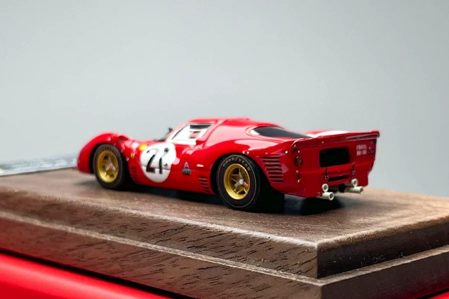 FERRARI 300 P4 COUPE #21 24H LE MANS 2ND 1967 RACE 1/64 RESIN CAR BY DMH 99 MADE