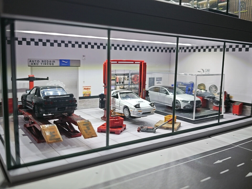 1/43 Diorama Garage Model LED Lighting City Car Parking Lot Scene Display Model