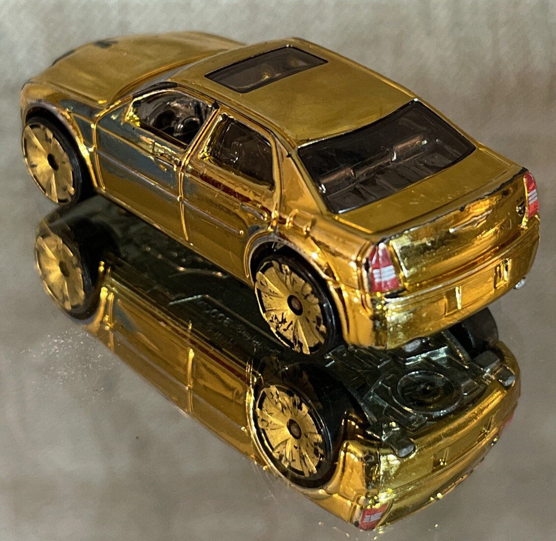 Hot Wheels 2005 DCC Gold Chrysler 300C Hemi Made in Malaysia VGUC
