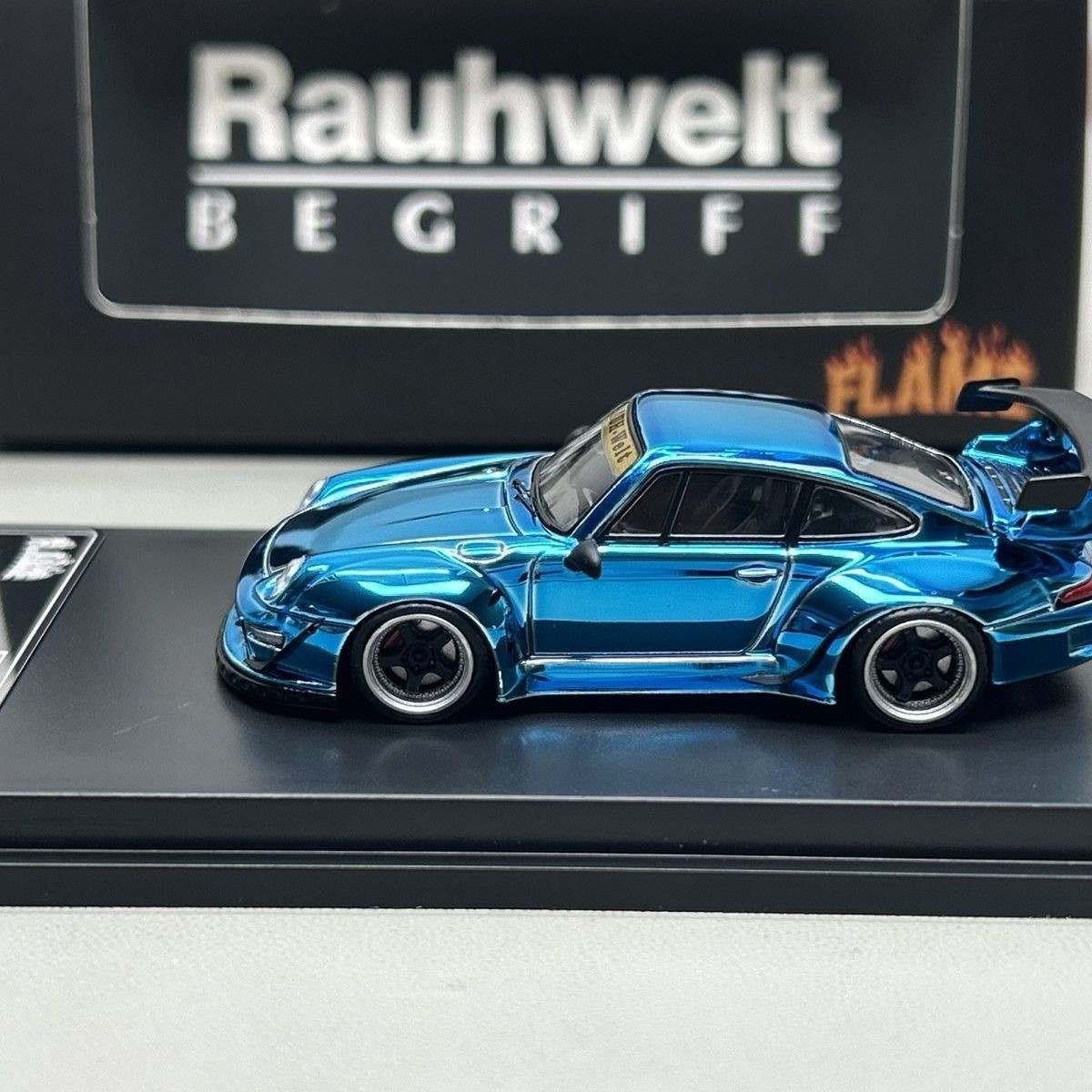 Flame Porsche 1:64 Wide-Body Model 993 RWB Chrome Blue Limited Edition