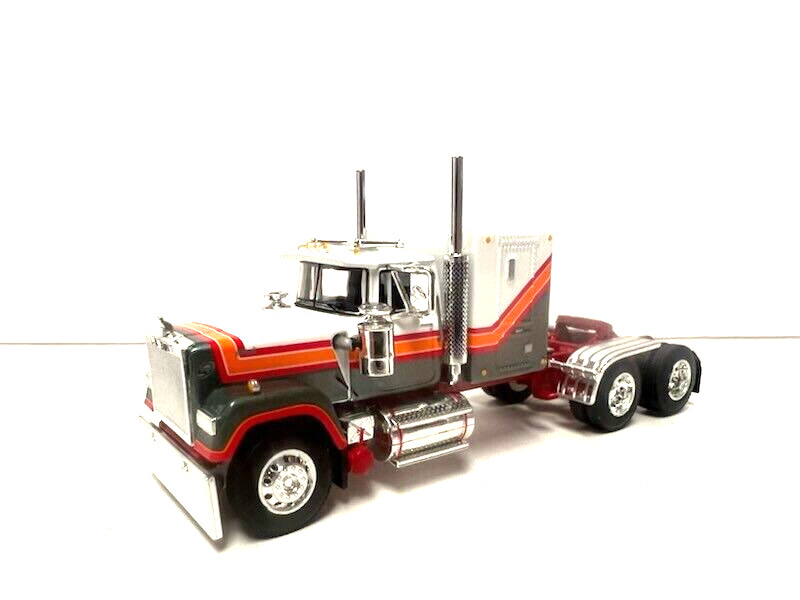DCP / FIRST GEAR 1/64 SCALE MACK SUPER LINER FLAT TOP WHITE, RED, GRAY, ORANGE