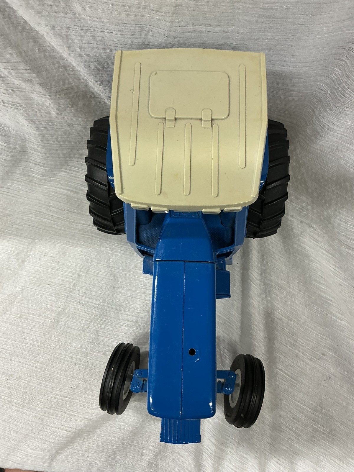 TW – 20 Ford Tractor & Wagon 1/16 Scale Made by Ertl 1989 Stock Free Shipping!