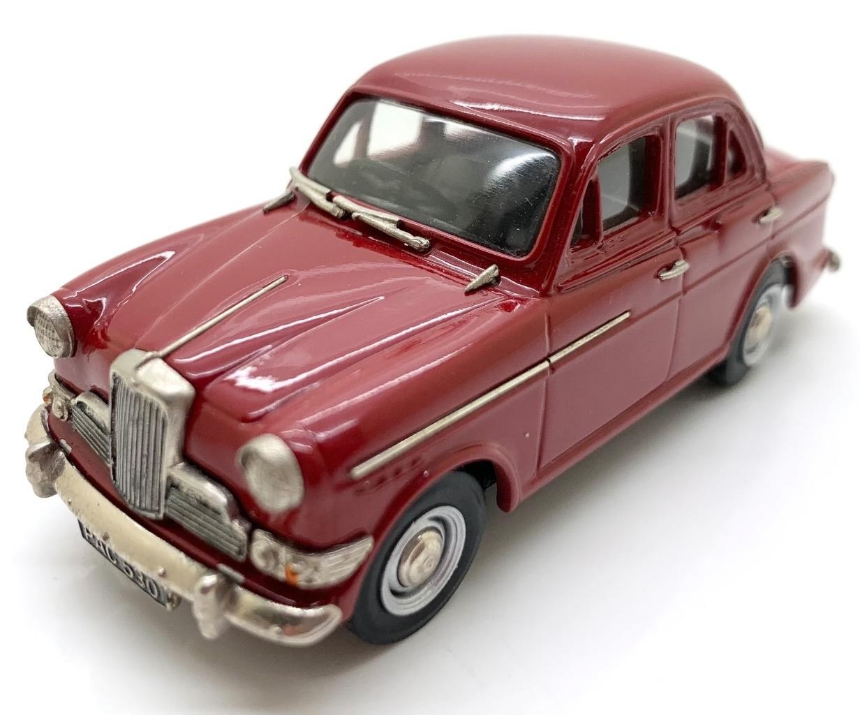 LANSDOWNE 1957 RILEY ONE-POINT-FIVE SALOON DAMASK RED LDM77 1/43