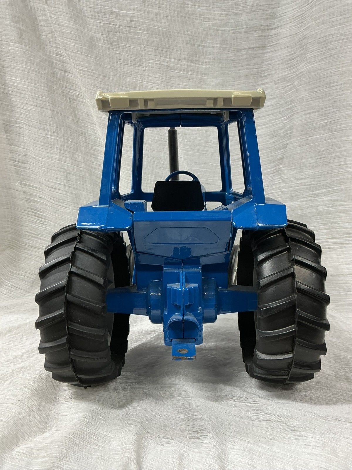 TW – 20 Ford Tractor & Wagon 1/16 Scale Made by Ertl 1989 Stock Free Shipping!